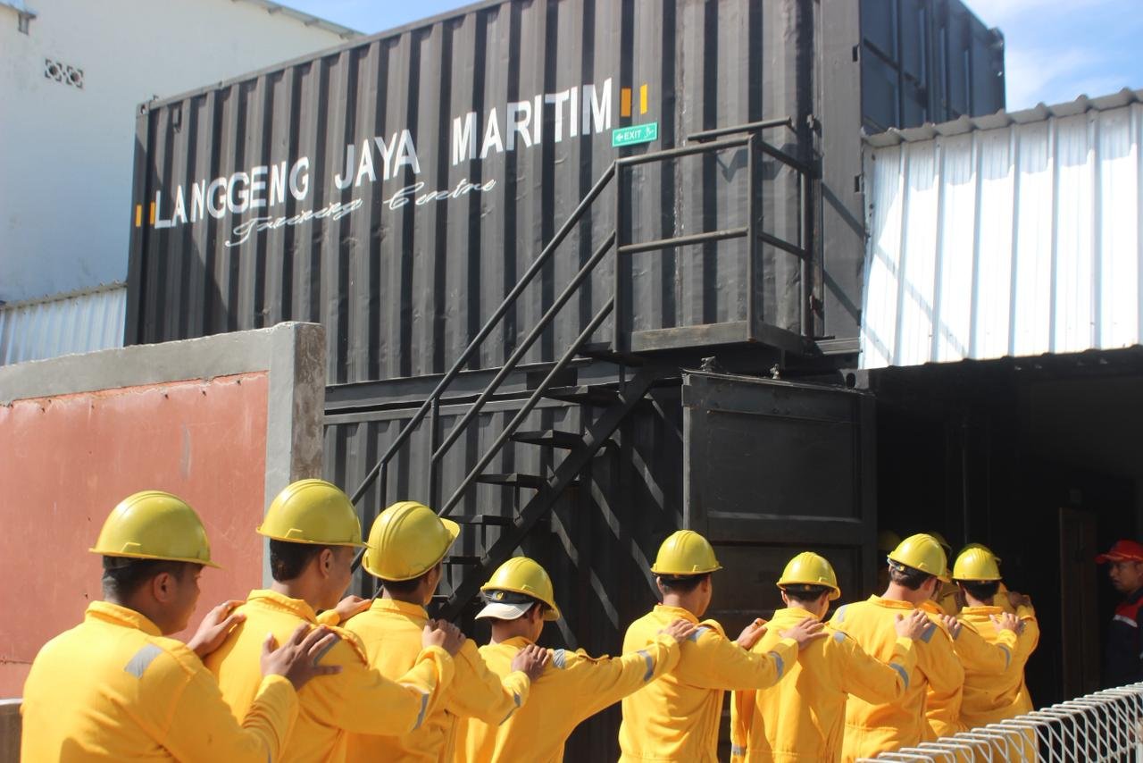 Kegiatan Survival Training